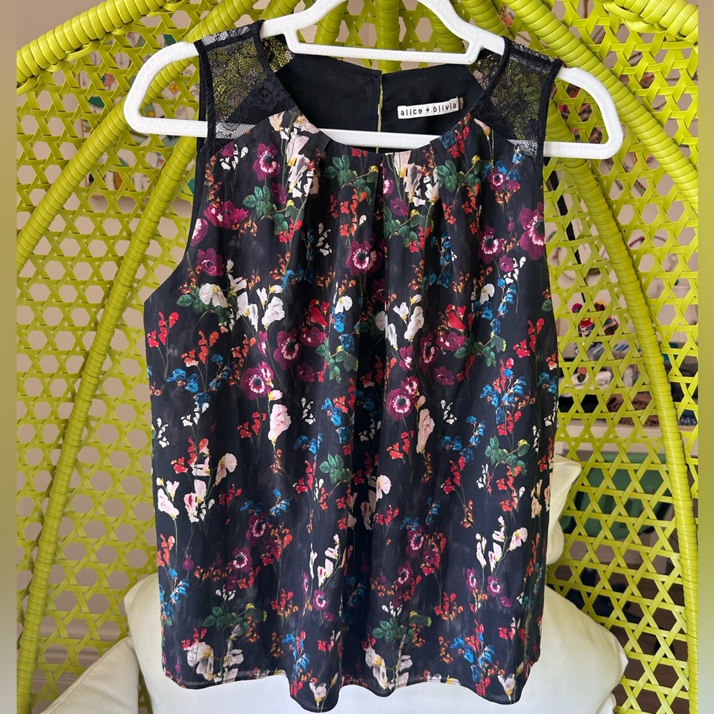 Alice + Olivia Floral blouse with floral print and lace detail. Size M.